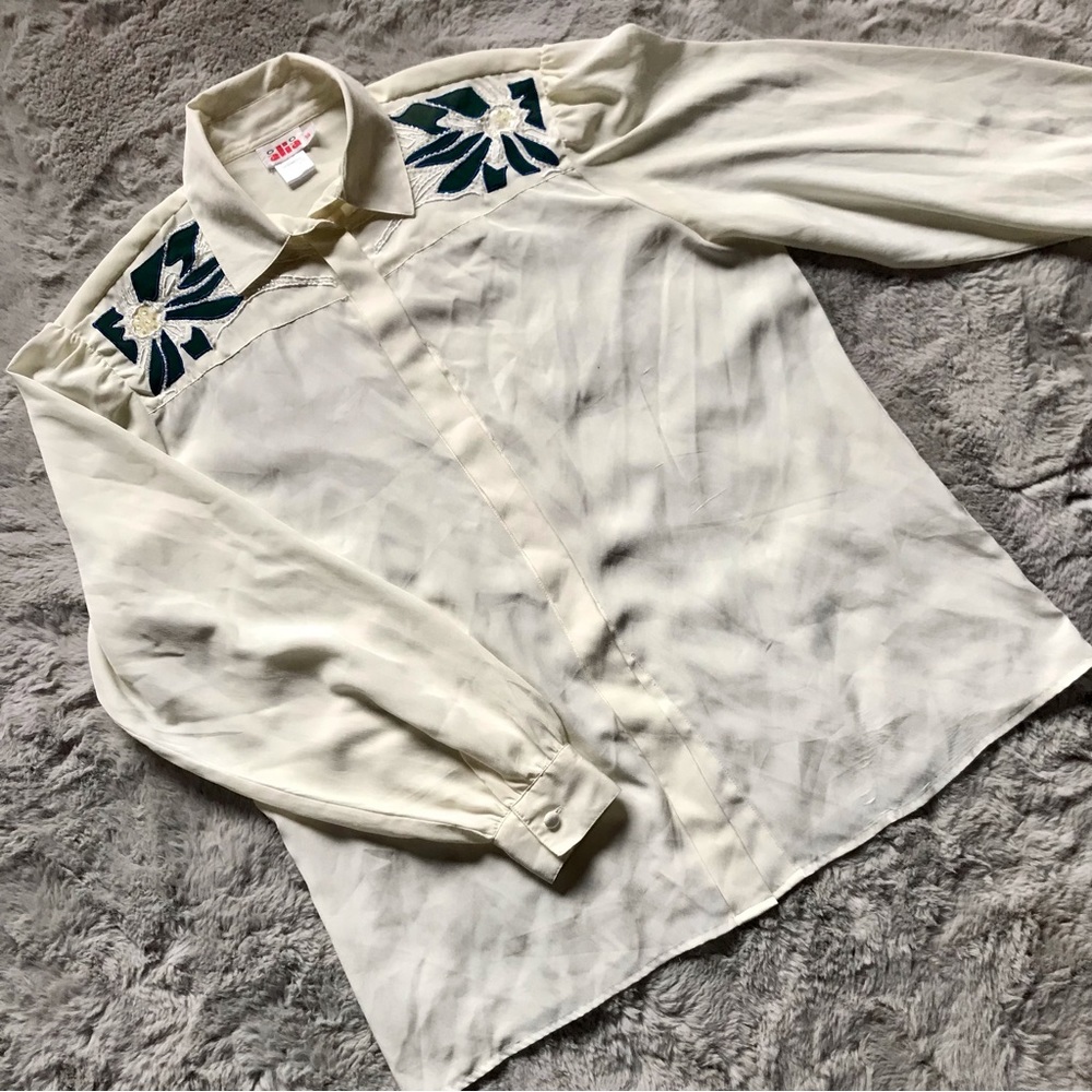 Vintage Alia button up blouse cream w embellished flowers and gathered shoulders